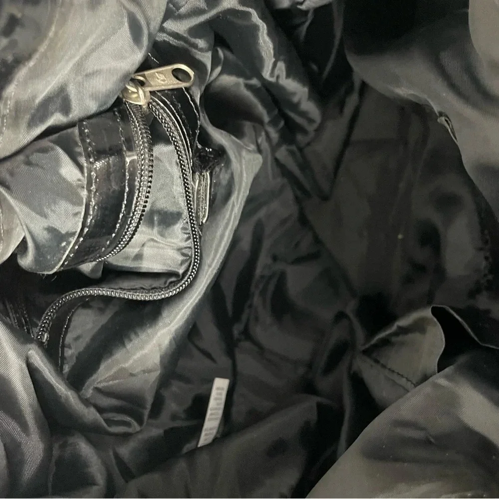 Kuerissimo Green Black Patent Leather Shoulder Bag - Picture 10 of 13